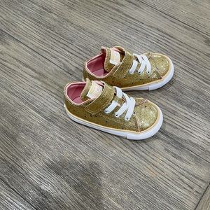 NWOT Toddler size 6 converse